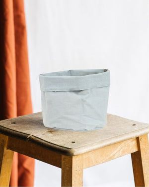 Alter blauer Korb